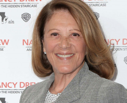 linda lavin smoking a cigarette Tony Winner Linda Lavin Dies Shortly After Lung Cancer Diagnosis